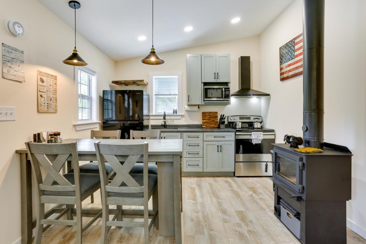 Secluded Poconos Cabin With Fire Pit On 75 Acres! Іст-Страудсберг Екстер'єр фото