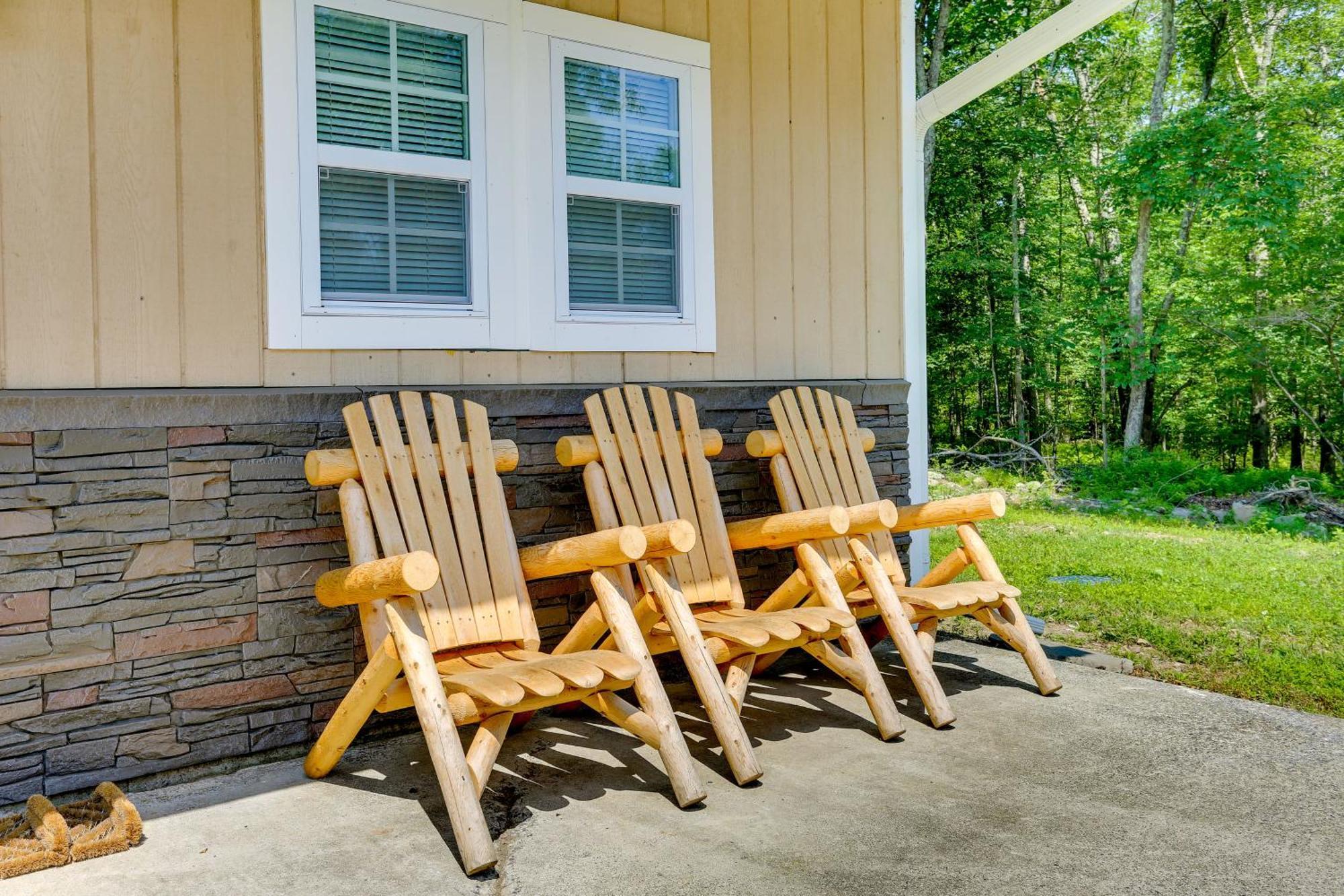 Secluded Poconos Cabin With Fire Pit On 75 Acres! Іст-Страудсберг Екстер'єр фото