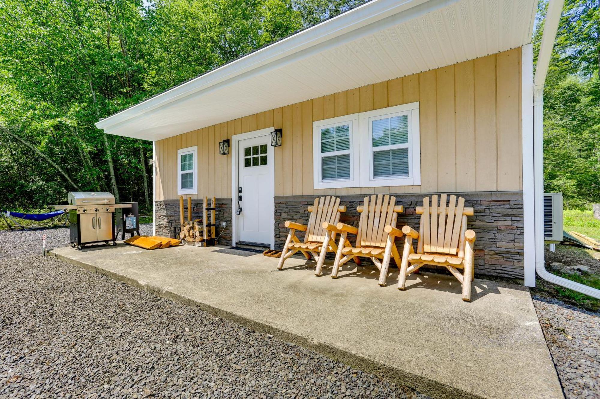 Secluded Poconos Cabin With Fire Pit On 75 Acres! Іст-Страудсберг Екстер'єр фото