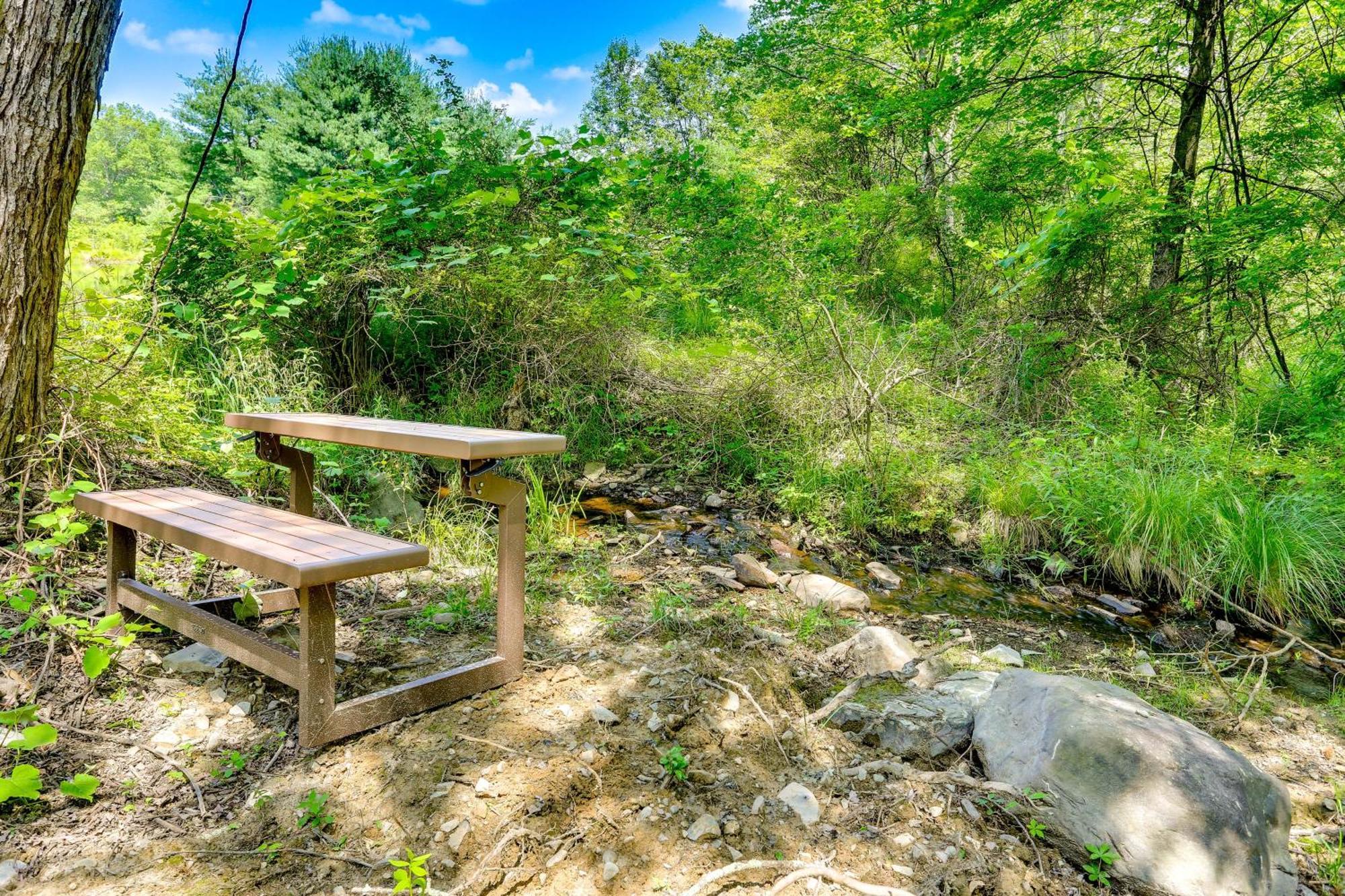 Secluded Poconos Cabin With Fire Pit On 75 Acres! Іст-Страудсберг Екстер'єр фото