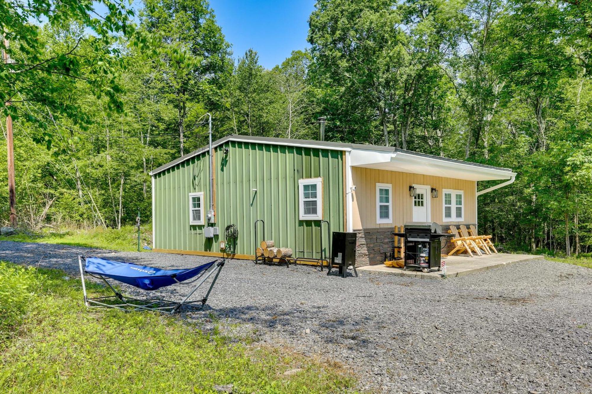 Secluded Poconos Cabin With Fire Pit On 75 Acres! Іст-Страудсберг Екстер'єр фото